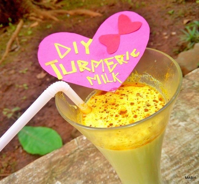 diy turmeric milk drink for pimples