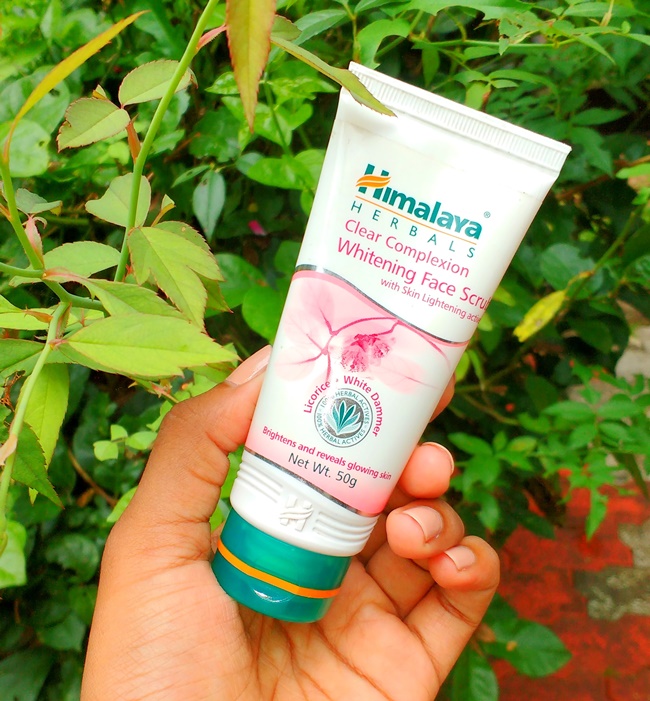 himalaya herbals clear complexion whitening scrub